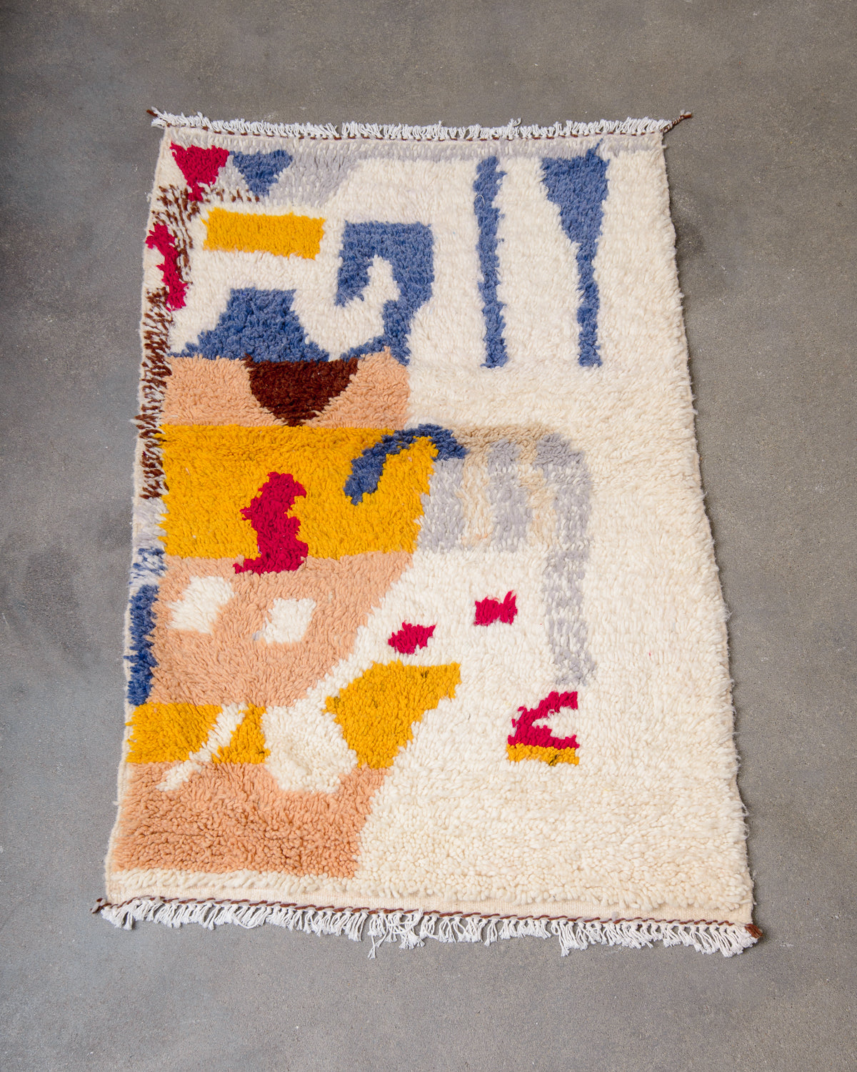Modern designer handcrafted Berber rug from Morocco. Azilal rug with beautiful colours and patterns. Made of sheep’s wool and colourful cotton.